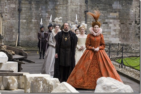 Geoffrey Rush (Walsingham), Abbie Cornish (Bess Throckmorton) and Cate Blanchett (Queen Elizabeth I) in Elizabeth: The Golden Age.